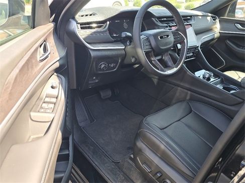 New 2025 Jeep Grand Cherokee Limited w/ Luxury Tech Group II image 4