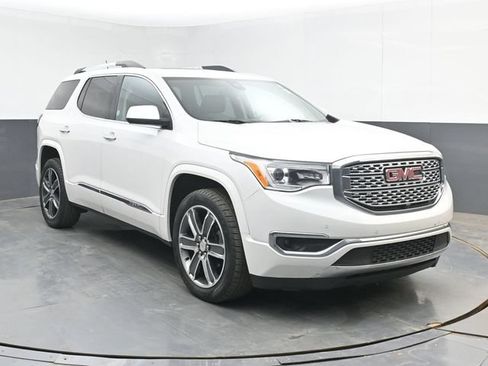 Used 2017 GMC Acadia Denali w/ Technology Package FWD image 2