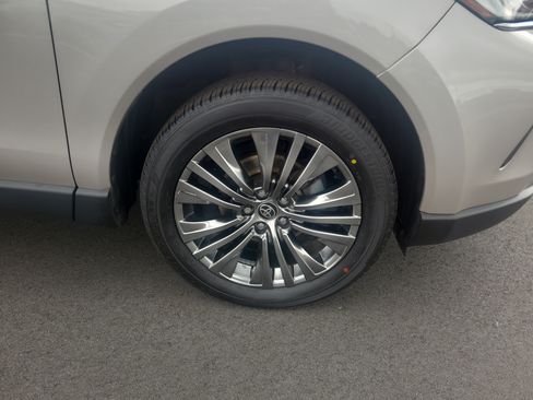 Certified 2023 Toyota Venza Limited AWD/4WD image 12