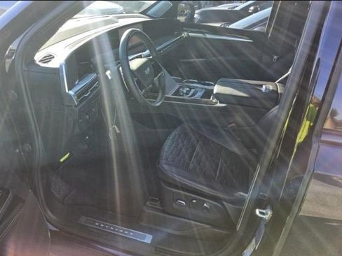 Used 2025 Cadillac Escalade Sport Platinum image 10