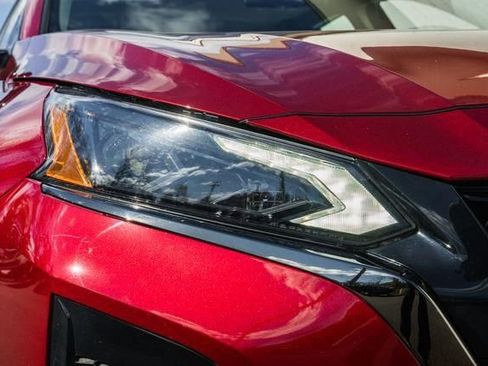 Used 2023 Nissan Altima 2.5 SR w/ SR Premium Package image 14