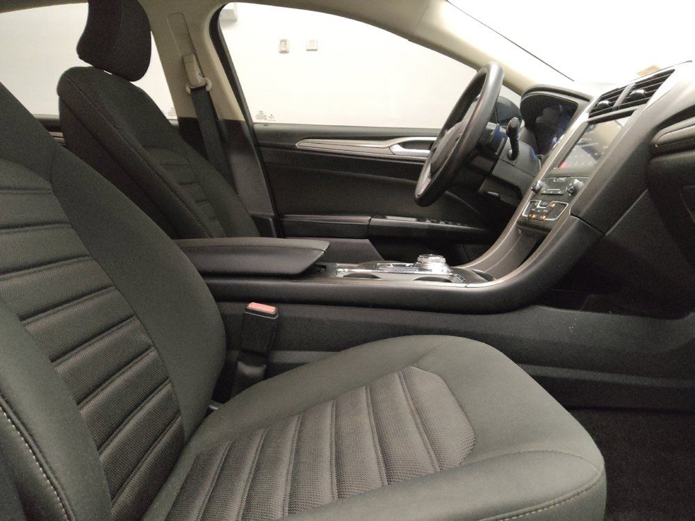 Used 2018 Ford Fusion SE w/ Fusion SE Technology Package FWD image 21