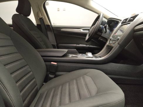 Used 2018 Ford Fusion SE w/ Fusion SE Technology Package FWD image 21