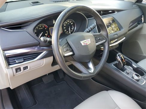 Certified 2023 Cadillac XT4 Luxury image 18
