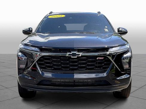 Used 2025 Chevrolet Trax RS w/ Sunroof Package FWD image 3