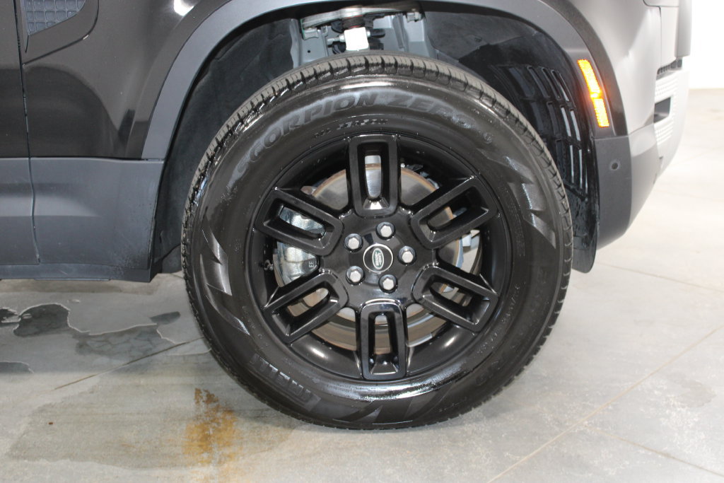 Used 2025 Land Rover Defender 110 S AWD/4WD image 59
