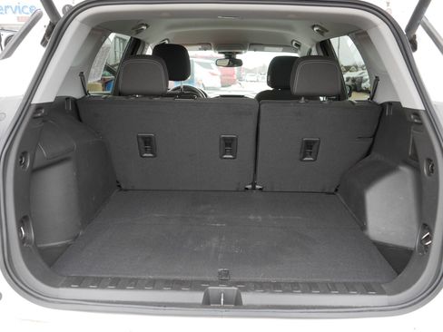 Used 2024 GMC Terrain SLE w/ Driver Convenience Package image 18