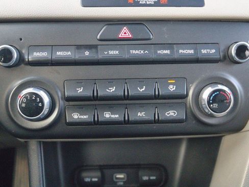 Used 2020 Kia Sportage LX image 21