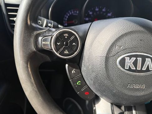 Used 2016 Kia Soul FWD image 11