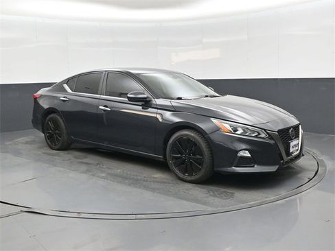 Used 2021 Nissan Altima 2.5 SV image 1