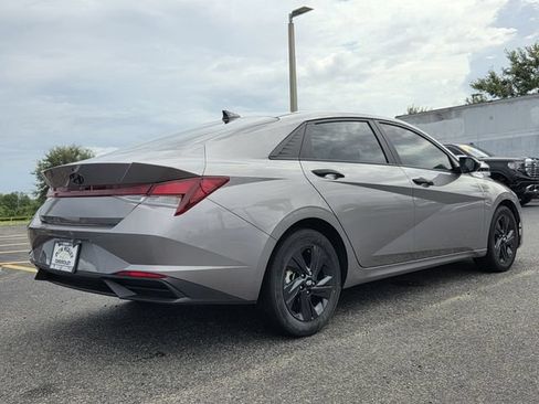 Used 2023 Hyundai Elantra SEL FWD image 6