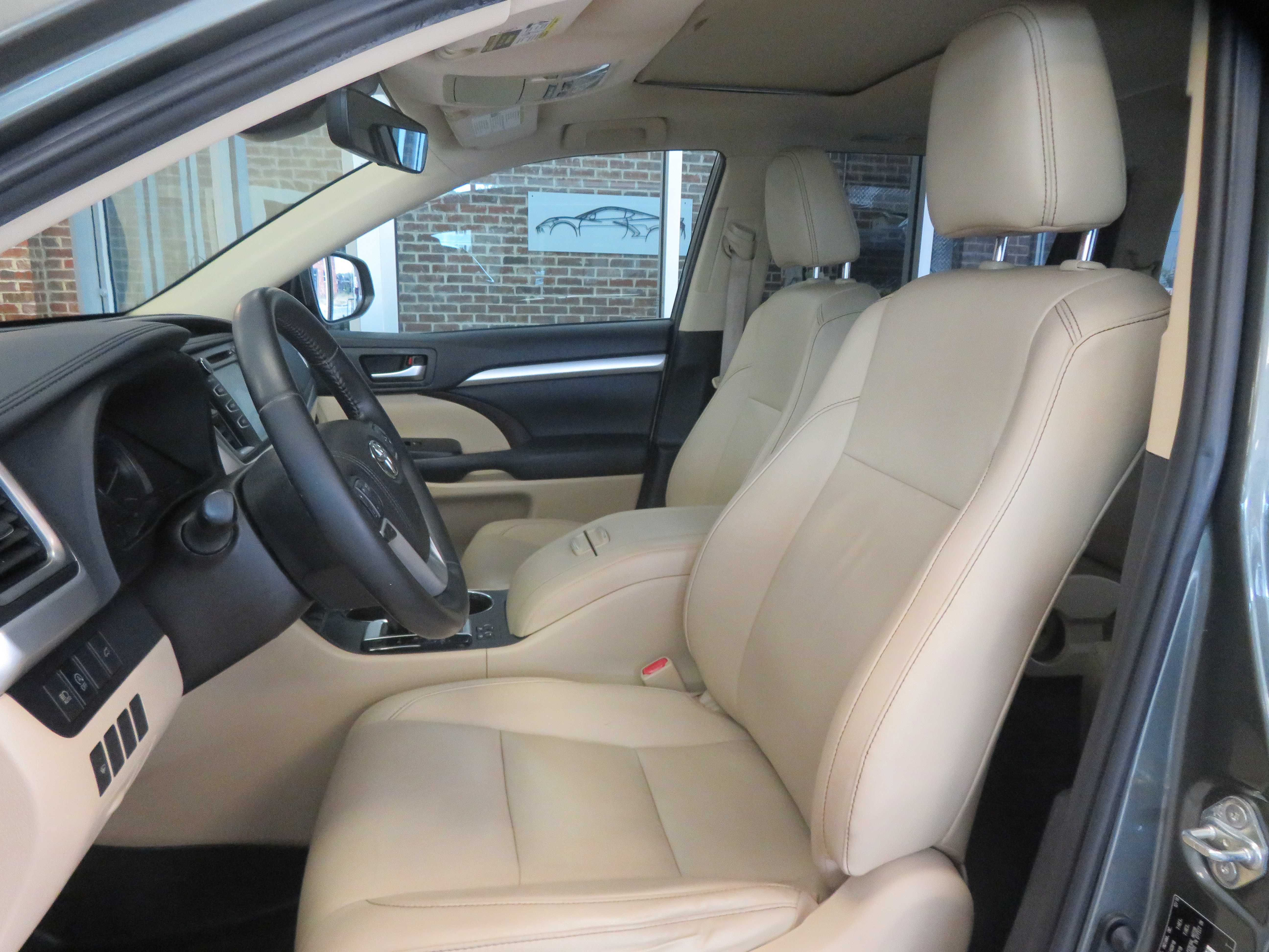 Used 2019 Toyota Highlander XLE FWD image 15