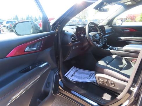Used 2025 Chevrolet Traverse Z71 w/ Enhanced Driving Package AWD/4WD image 17
