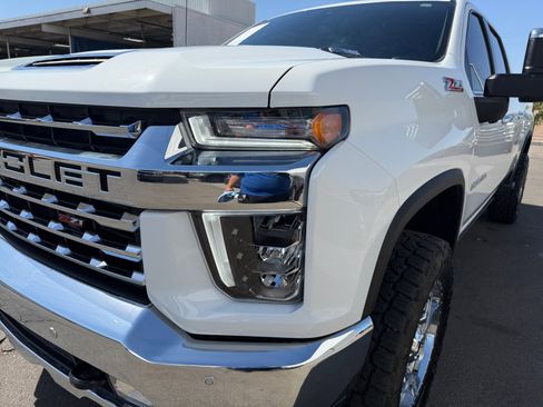 Used 2022 Chevrolet Silverado 2500 LTZ AWD/4WD image 9