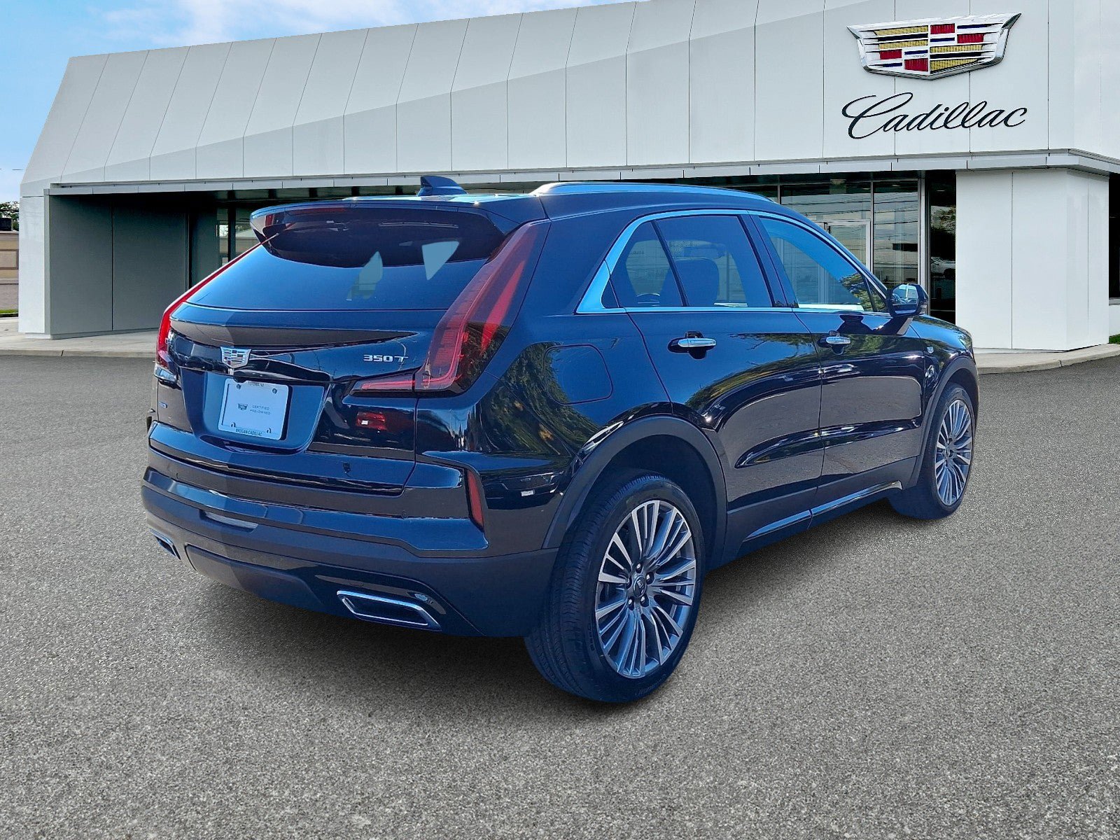 Certified 2024 Cadillac XT4 Premium Luxury AWD/4WD image 5