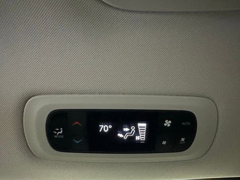 Used 2023 Chrysler Pacifica Touring-L image 52