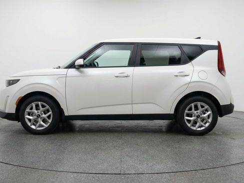 Used 2025 Kia Soul LX w/ LX Technology Package FWD image 5