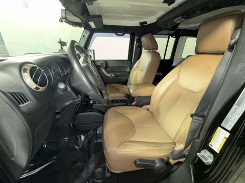 Used 2016 Jeep Wrangler Unlimited Sahara image 13