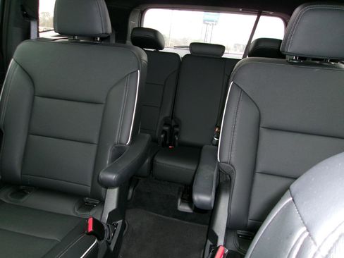 Used 2025 Buick Enclave Preferred image 12