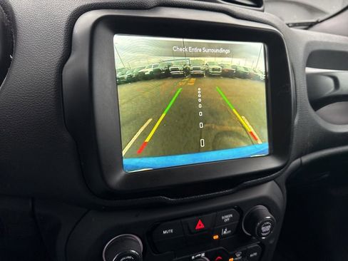 Certified 2022 Jeep Renegade Altitude image 9