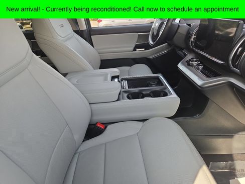 Used 2025 Ford Expedition Platinum w/ Driver's Package AWD/4WD image 9