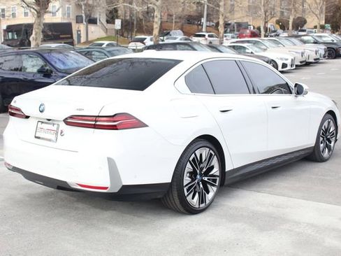 Used 2025 BMW i5 xDrive40 w/ Premium Package image 9