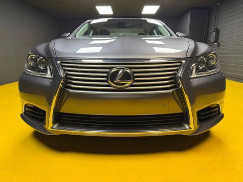 Used 2013 Lexus LS 460 AWD w/ Comfort Pkg image 2