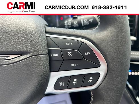 New 2027 Chrysler Pacifica Select FWD image 14