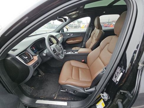 Certified 2025 Volvo XC60 B5 Plus image 5
