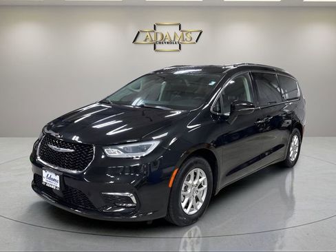 Used 2021 Chrysler Pacifica Touring-L FWD image 1