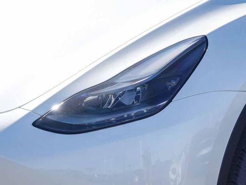 Used 2025 Tesla Model Y Long Range image 8