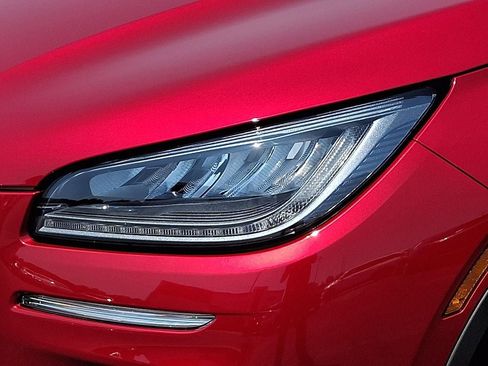 Certified 2025 Lincoln Corsair AWD image 9