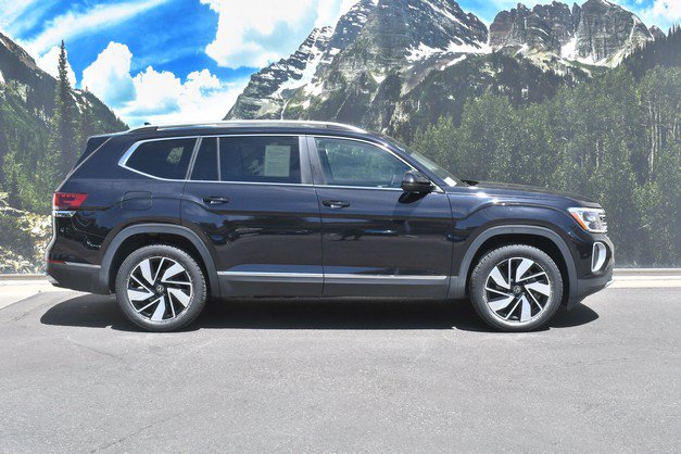 Used 2024 Volkswagen Atlas SEL AWD/4WD image 2