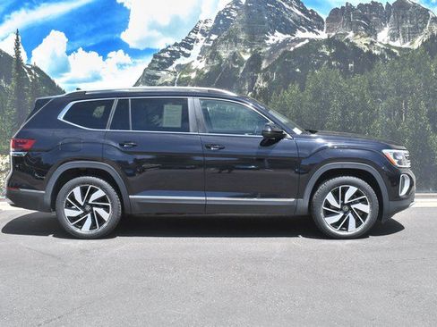 Used 2024 Volkswagen Atlas SEL AWD/4WD image 2