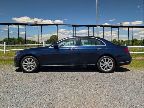 Used 2018 Mercedes-Benz E 300 4MATIC w/ Premium 2 Package image 9