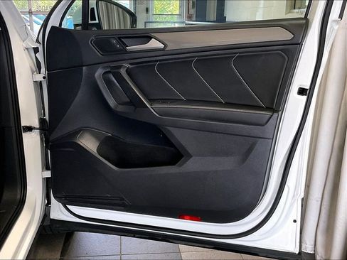 Used 2022 Volkswagen Tiguan SE AWD/4WD image 12