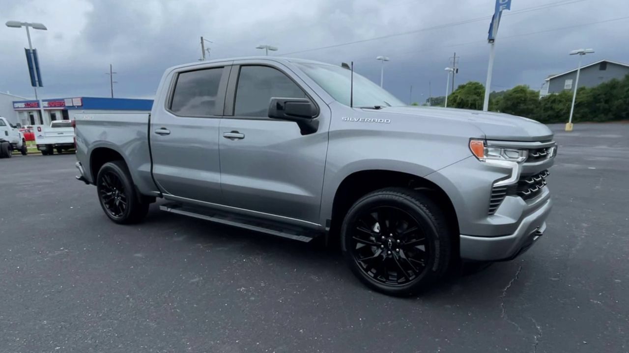 Used 2024 Chevrolet Silverado 1500 RST w/ Convenience Package II AWD/4WD image 2