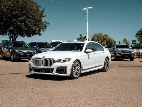 Used 2022 BMW 750i xDrive w/ M Sport Package AWD/4WD image 3