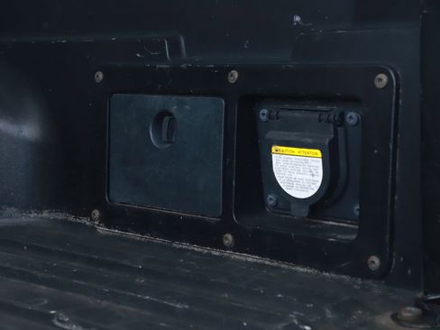 Used 2017 Toyota Tacoma TRD Sport w/ Tow Package (A/T) image 13