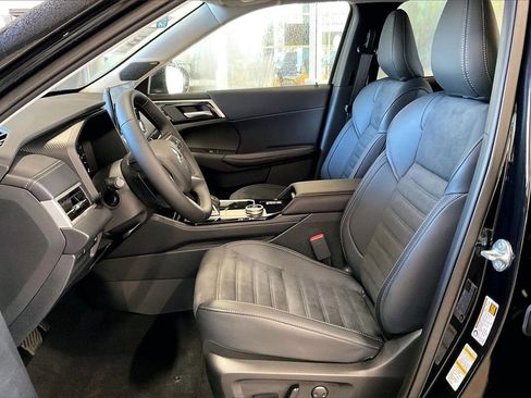 New 2026 Mitsubishi Outlander SE image 9