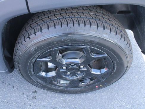 Used 2024 Jeep Compass Trailhawk image 7