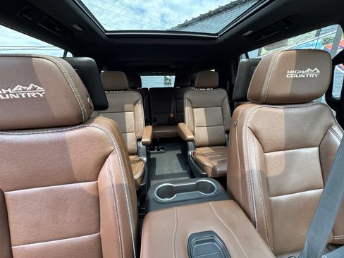 Used 2023 Chevrolet Suburban High Country AWD/4WD image 15
