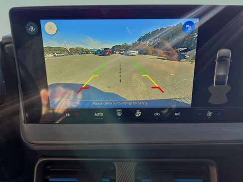 Used 2025 Ford Maverick Lobo image 11