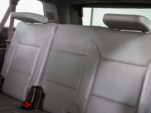 Used 2023 Chevrolet Suburban Z71 w/ Luxury Package image 29