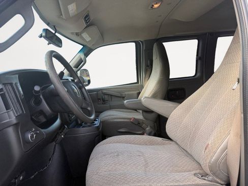 Used 2017 Chevrolet Express 3500 LT w/ LT Preferred Equipment Group image 4