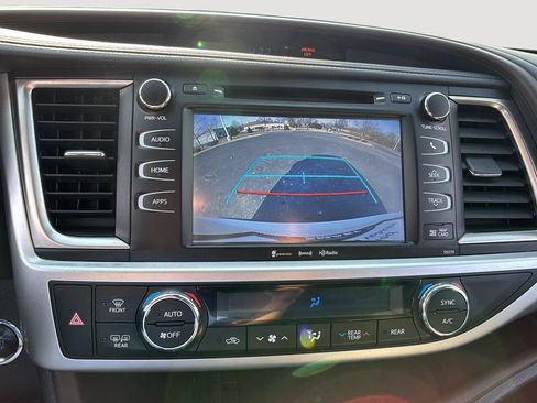 Used 2017 Toyota Highlander XLE image 33