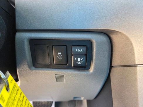 Used 2010 Toyota Tundra Grade image 29