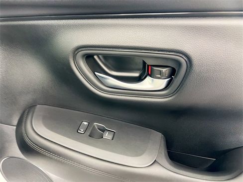 Certified 2023 Honda HR-V LX image 28