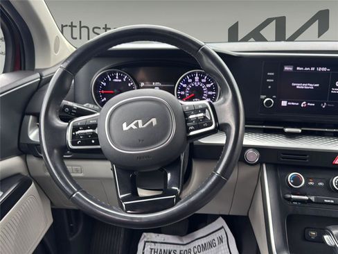 Used 2022 Kia Carnival LX FWD image 10