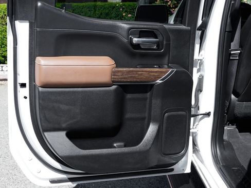 Used 2019 Chevrolet Silverado 1500 High Country w/ Technology Package image 36